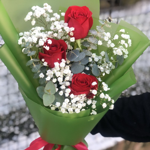 Букет з троянд, гіпсофіли та евкаліпта Мелодія квітів