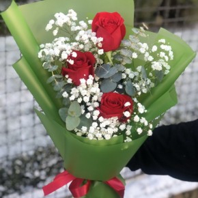 Букет з троянд, гіпсофіли та евкаліпта Мелодія квітів