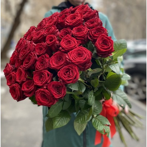 Букет червоних троянд 51 шт. 70 см.