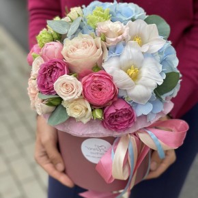 Коробка з гортензії, троянд і еустоми Амазонка