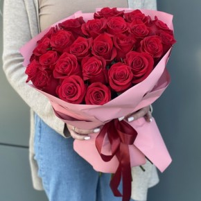 Букет з червоними трояндами Мерсі