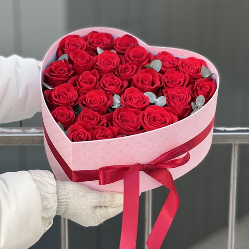Коробка серце з 25 червоних троянд