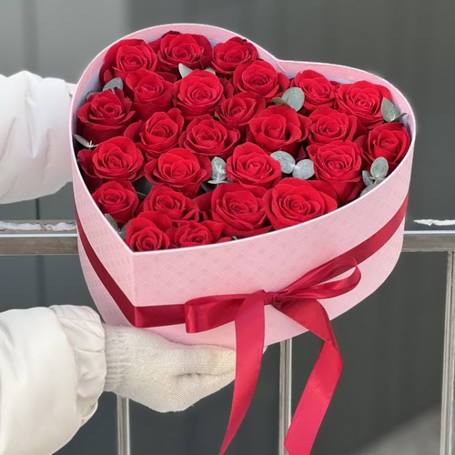 Коробка серце з 25 червоних троянд