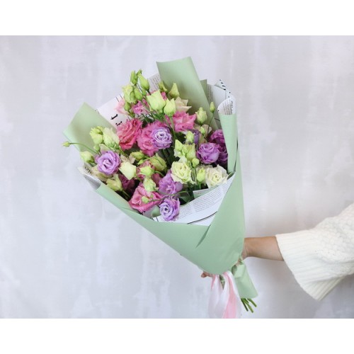 Букет з 11 лізіантусів мікс у стильній упаковці