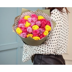 Букет із 25 імпортних троянд фіолетовий мікс в упакуванні